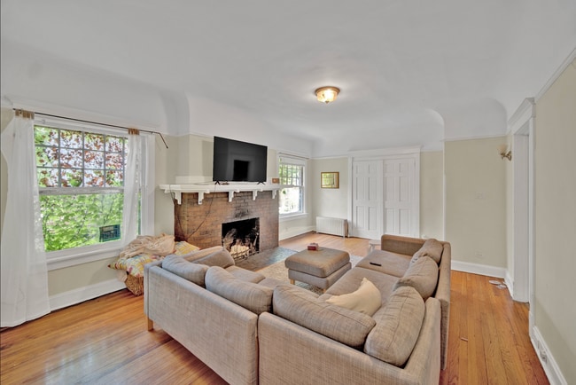 Building Photo - 826 Hamlin St