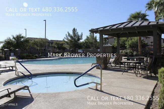 Building Photo - 4450 E Oxford Ln