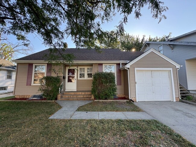 Building Photo - PRICE REDUCED! 4 Bedroom, 1.5 Bathroom Hou...