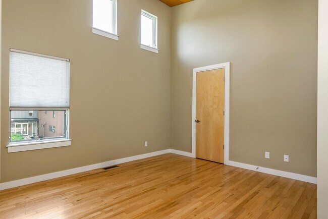 Building Photo - 659 Dennett St