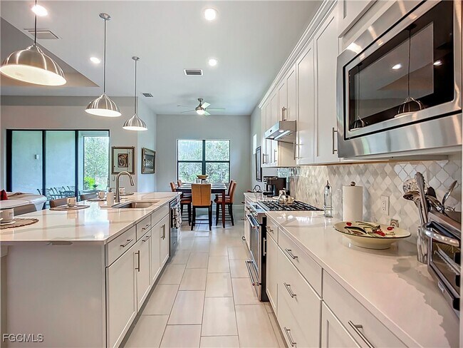 Building Photo - 2126 Yellowfin Cir
