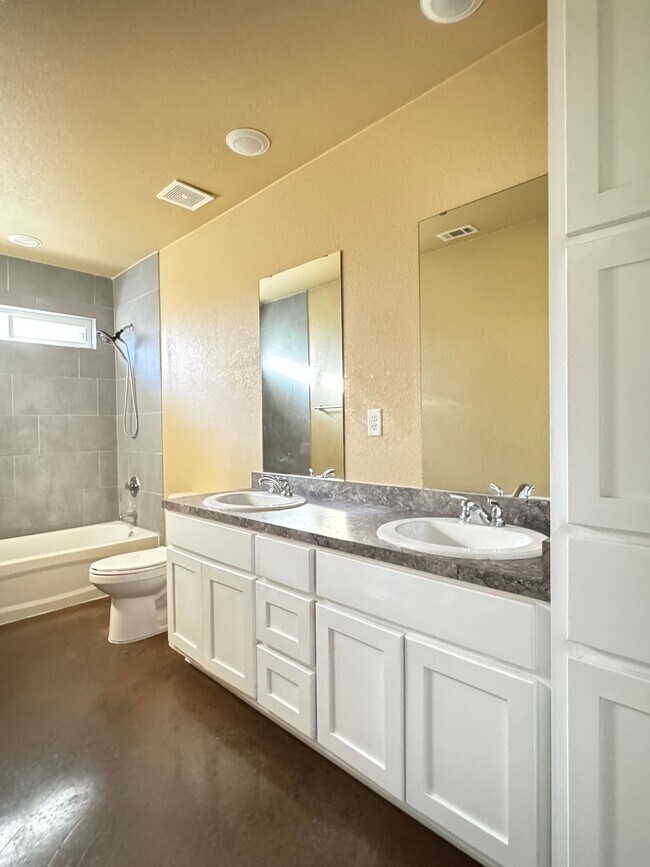 Building Photo - Adorable 3 Bedroom, 2 Bathroom, 1 Car Garage Duplex in Harker Heights TX