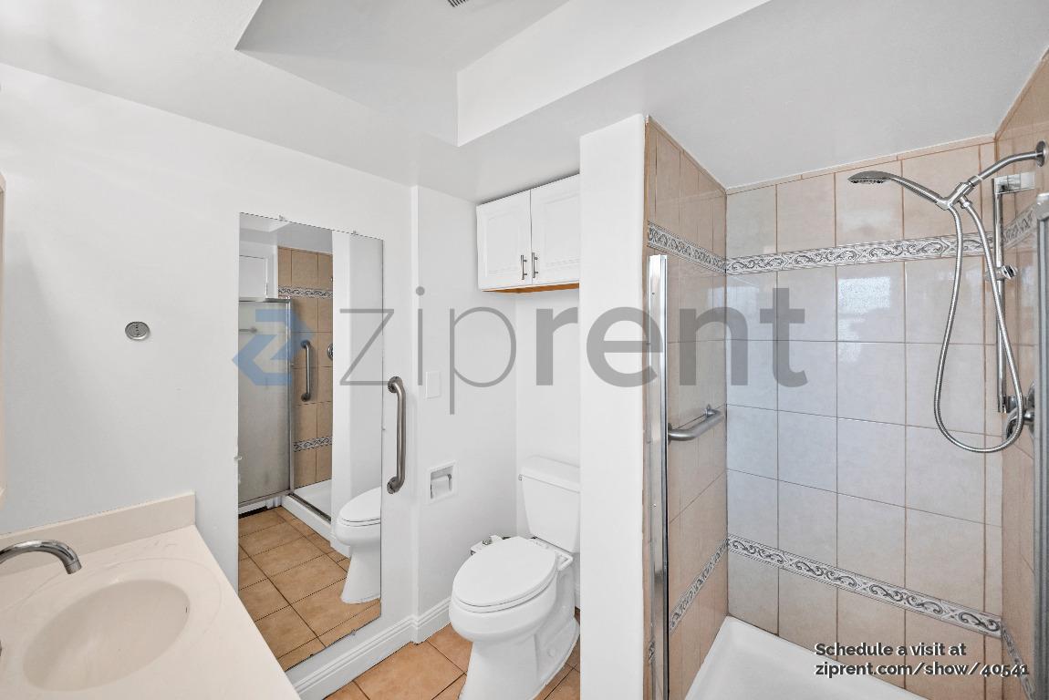 Building Photo - 10932 La Cima Dr