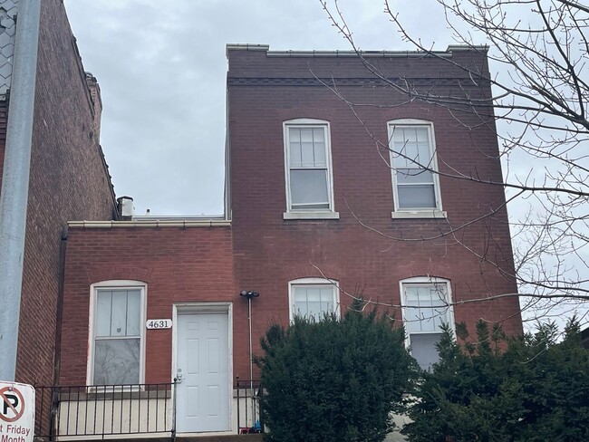 Primary Photo - Large Spacious 4 BR 1.5 BA Ready to be Cal...