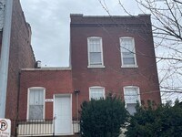 Building Photo - Large Spacious 4 BR 1.5 BA Ready to be Cal...