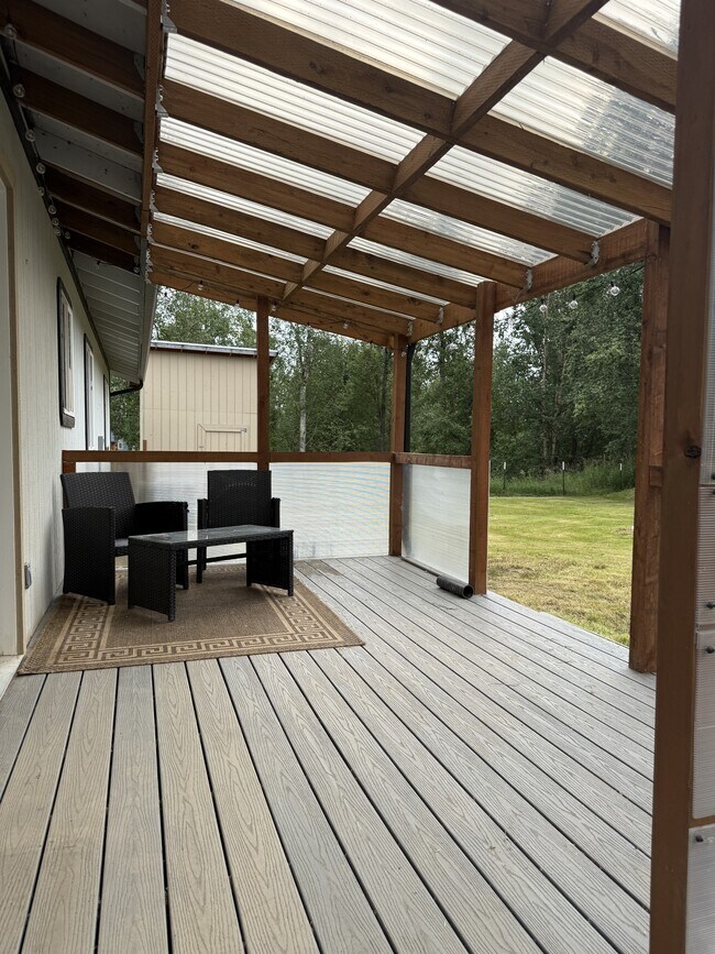 Building Photo - 2150 Bay View Dr