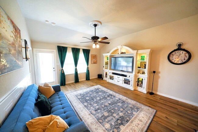 Building Photo - Upgraded Single-Story Home in the Desirable Vista Ridge Subdivision - Realtor Commission: $600