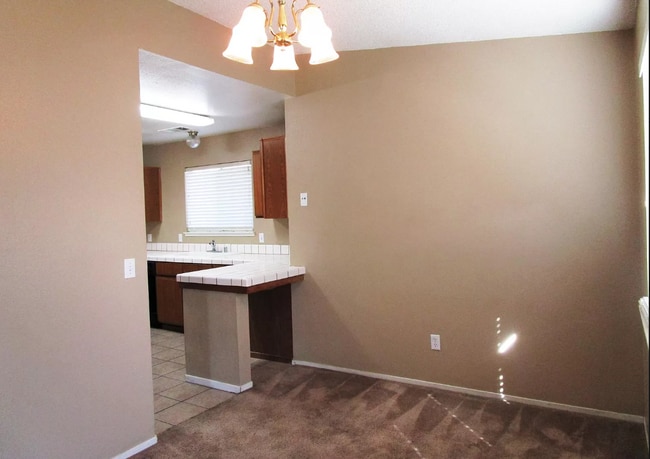 Building Photo - 325 Cantebury Dr