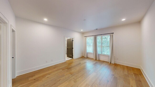 Building Photo - 617 W Worthington Ave