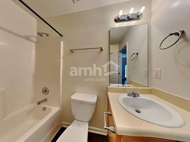 Building Photo - 3162 Berthas Overlook