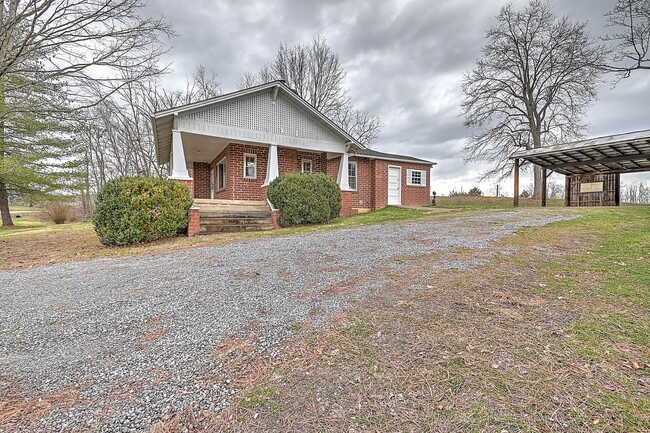 Building Photo - 6456 Blue Springs Pkwy
