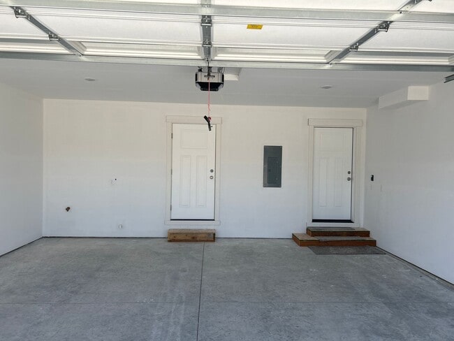 Building Photo - 711 Black Diamond St