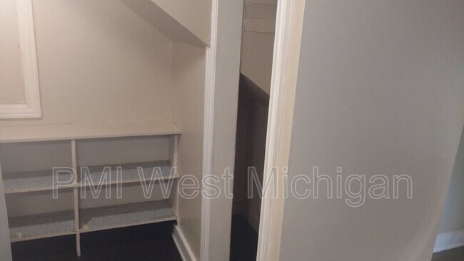 Building Photo - 1948 Silver Ave SE