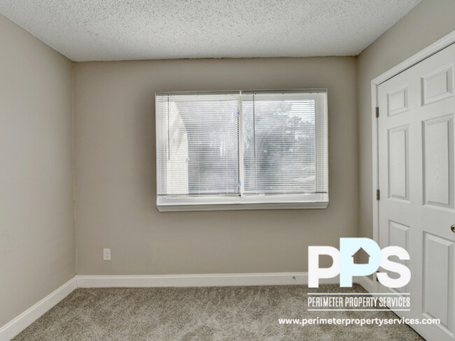 Building Photo - 390 W Lake Ave NW