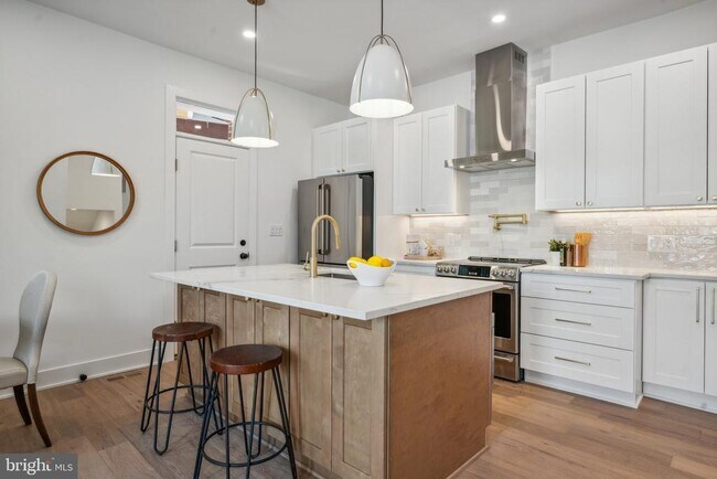 Building Photo - 1614 Kilbourne Pl NW