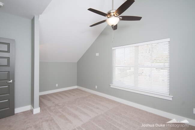 Building Photo - Pre-Leasing Modern Style Home Minutes from Campus and Downtown Fayetteville