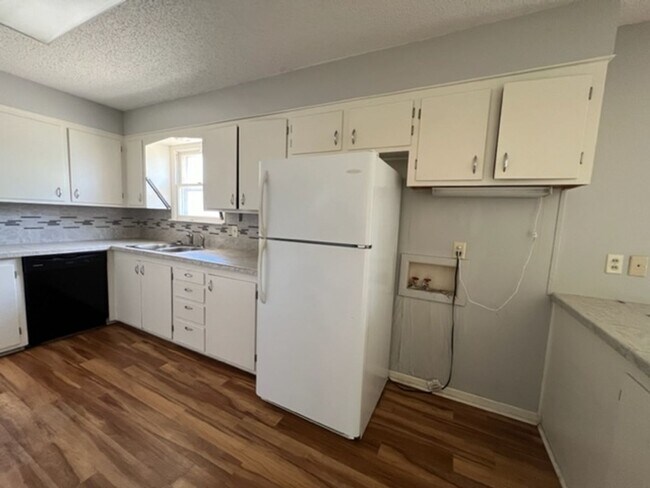 Building Photo - 1479 Beechwood Ln