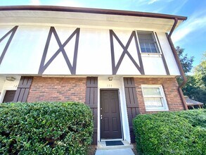 Building Photo - Flexible Lease Term Available for 2 Bed/1.5 Bath Townhome!