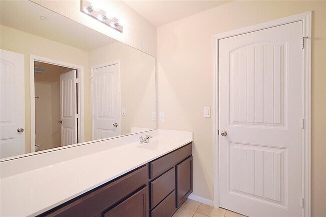 Building Photo - 516 E Slaughter Ln