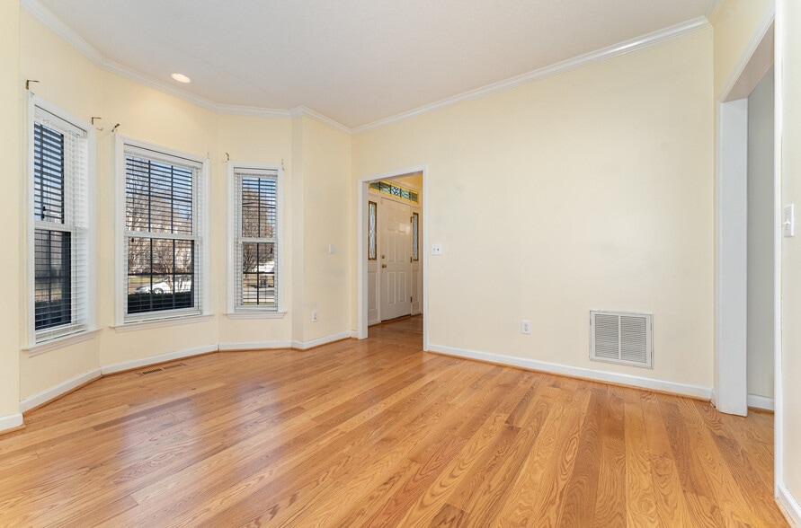 Building Photo - 4332 Southern Oak Dr