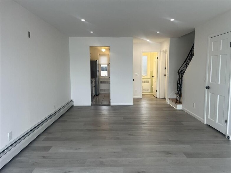 Building Photo - 400 Narragansett Pkwy