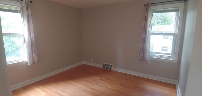 Building Photo - 4425 N 105th St