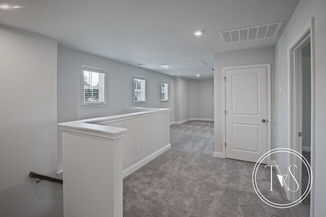 Building Photo - RATE DROP ALERT (was $3500/month) and SUMM...