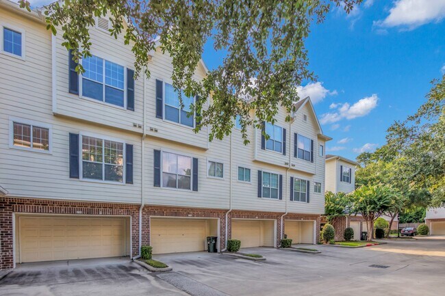 Building Photo - 9200 Westheimer Rd