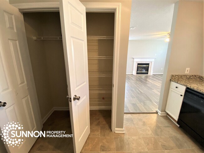 Building Photo - Adorable 3 BR 2.5 BA Updated House + Garage