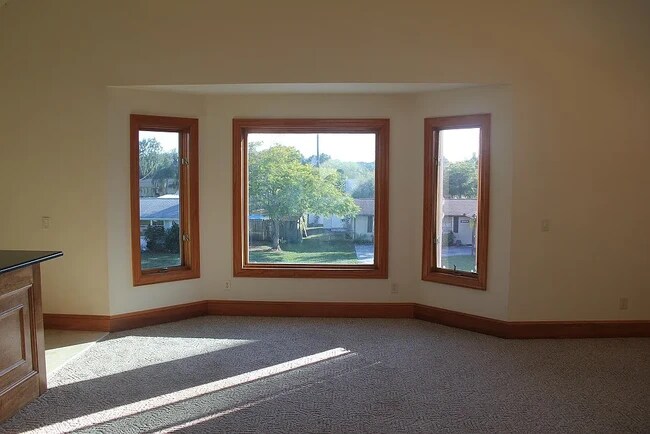 Building Photo - 308 Holly Rd