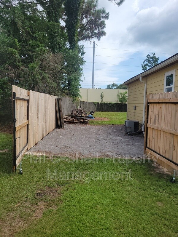 Building Photo - 3535 Southwind Dr