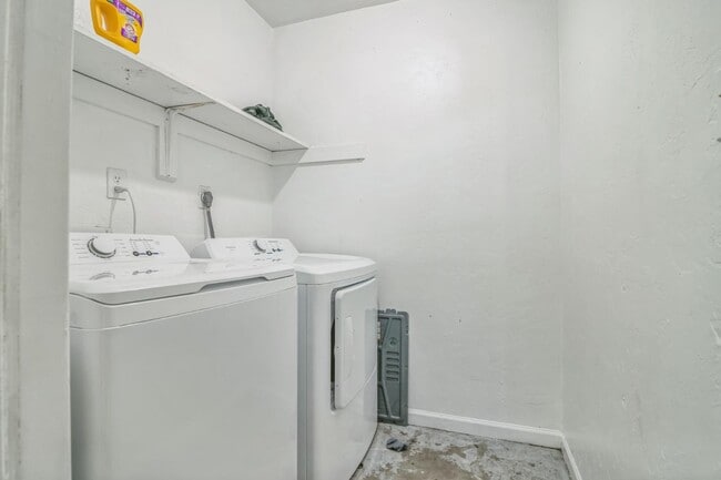 Building Photo - 2118 SW 69th Dr