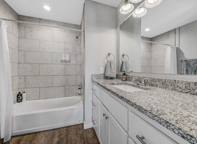 Building Photo - 3320 Robin Ln