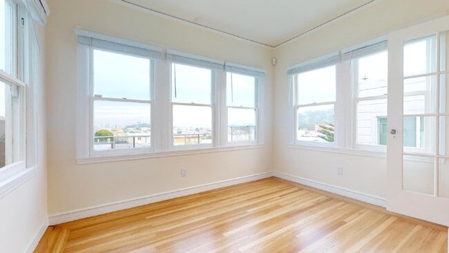 Building Photo - San Francisco Living at Its Finest