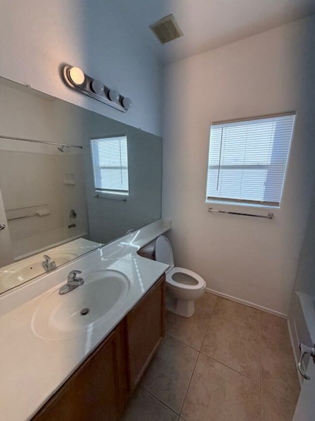 Building Photo - Charming 3 Bed, 2 Bath in Surprise