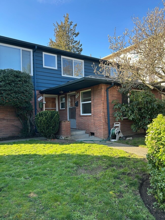 Building Photo - 4300 SW Seattle St