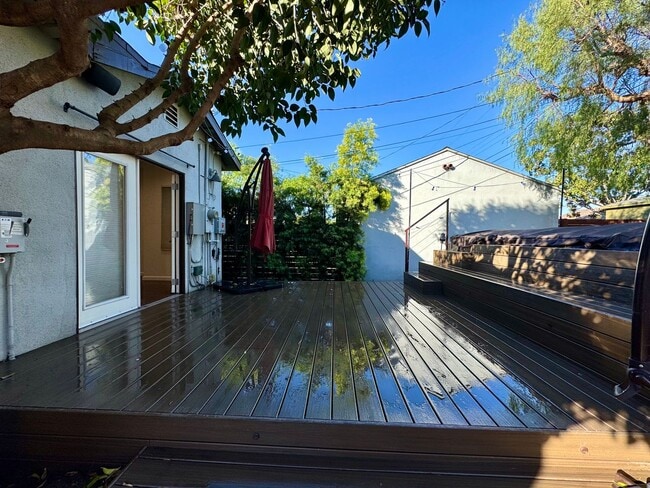 Building Photo - Stunning 3-bedroom, 2-bathroom home in Leimert Park area