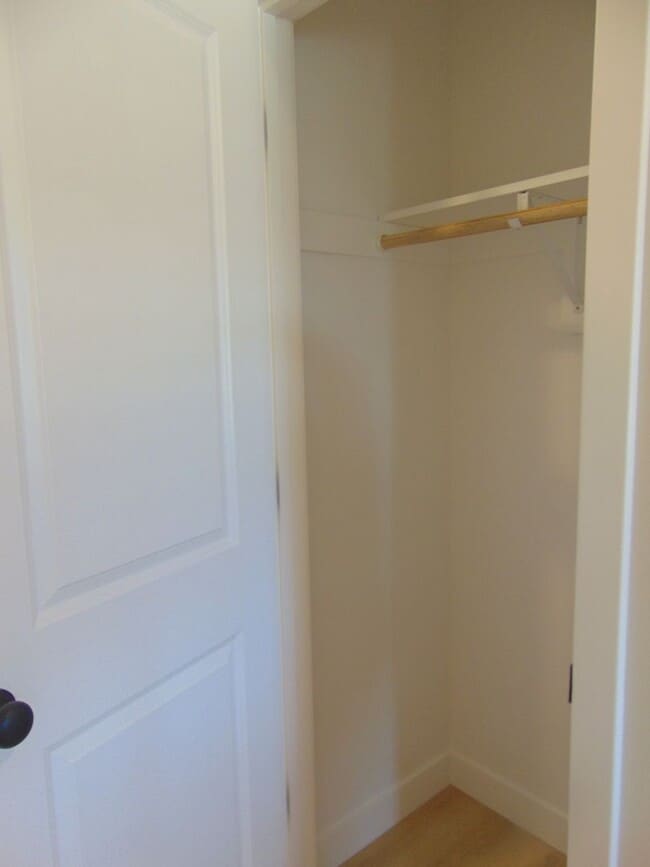 Building Photo - New Modern 3 Bed 2 Bath House