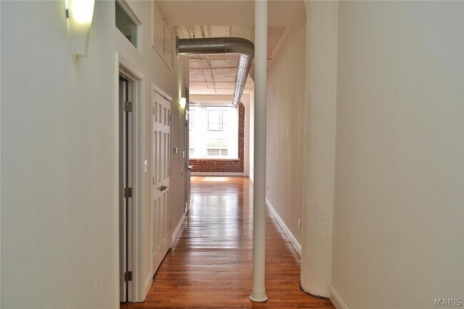 Building Photo - 705 Washington Dr