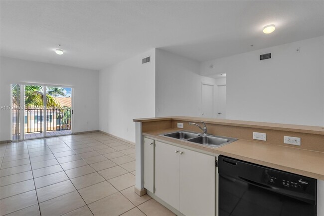 Building Photo - 7280 NW 114th Ave