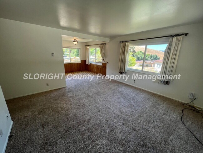 Building Photo - AVAILABLE AUGUST - Home on Foothill Road - 3 Bed / 1 Bath