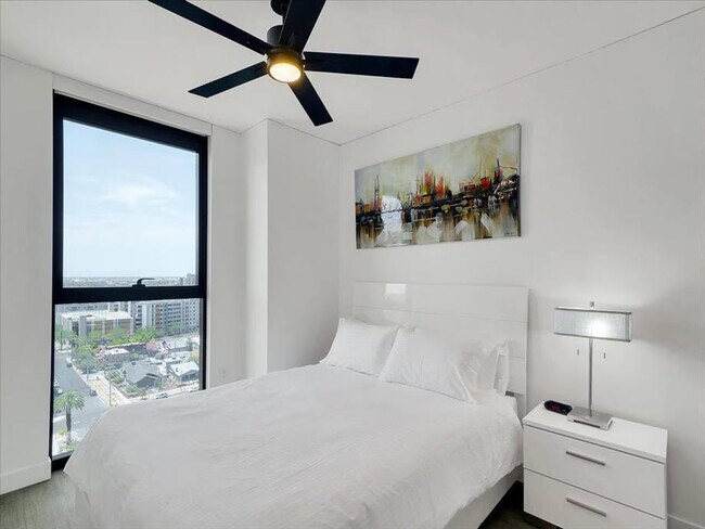 Building Photo - 817 N 6th St