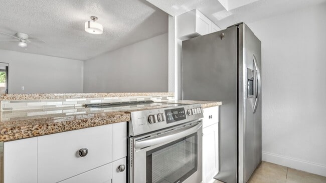 Building Photo - Spacious 1-bedroom, 1.5-bath, two-story Ki...
