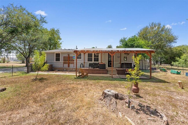 Building Photo - 1003 Bugg Ln