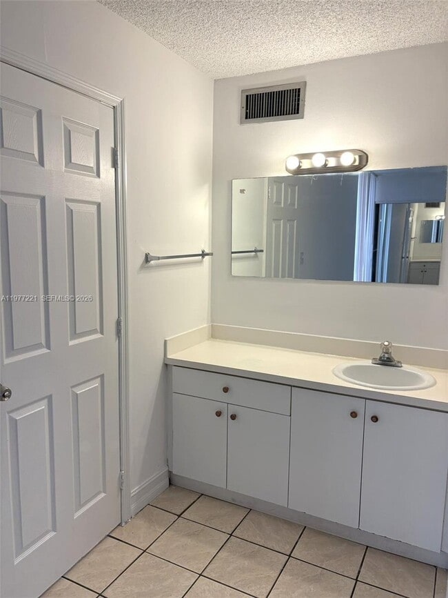 Building Photo - 19805 SW 114th Ave