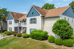 Building Photo - Pines at Carolina Place