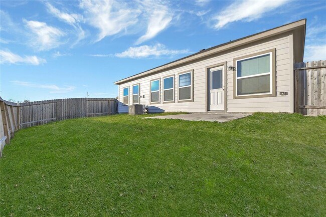 Building Photo - 13010 Laura Lake Dr