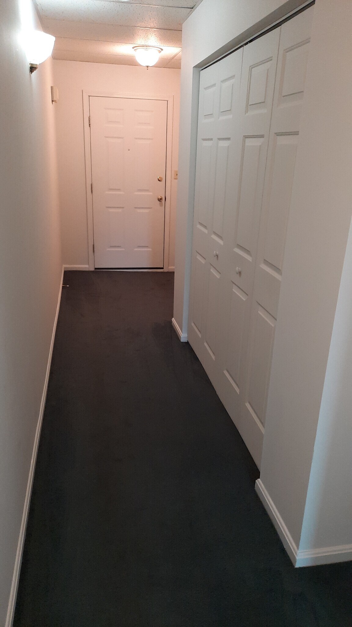 Entry hall and closet - 328 Poplar St