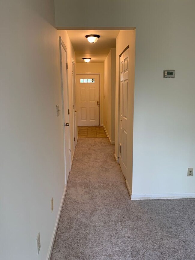 Building Photo - 126 Kings Mill Dr