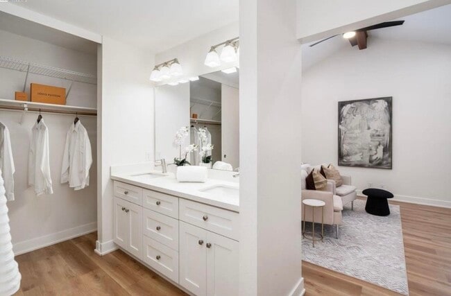 Building Photo - 725 Old Creek Rd